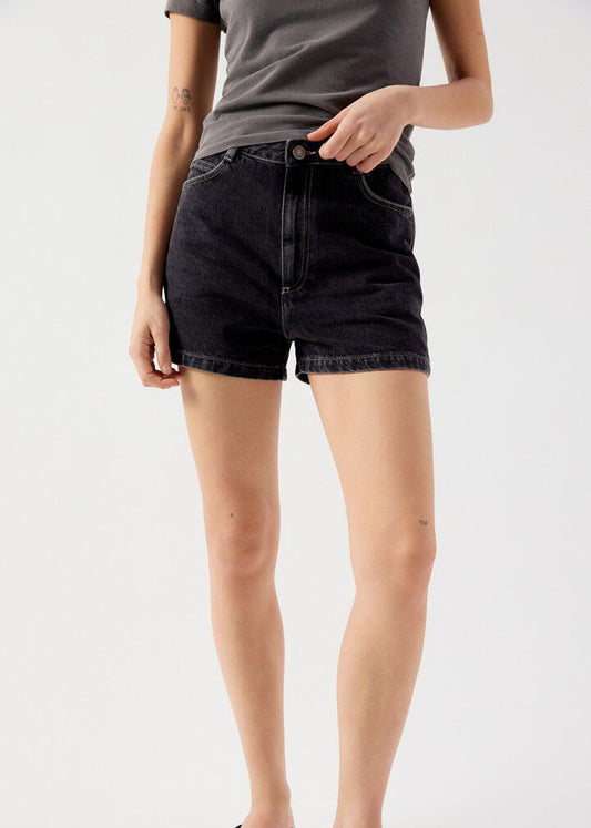 Short ajusté